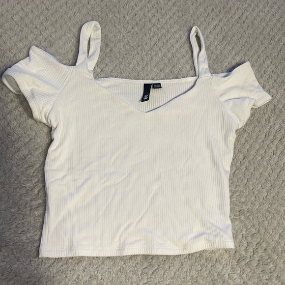 🌿3/$20 • GARAGE • Open shoulder Top - Picture 2 of 3